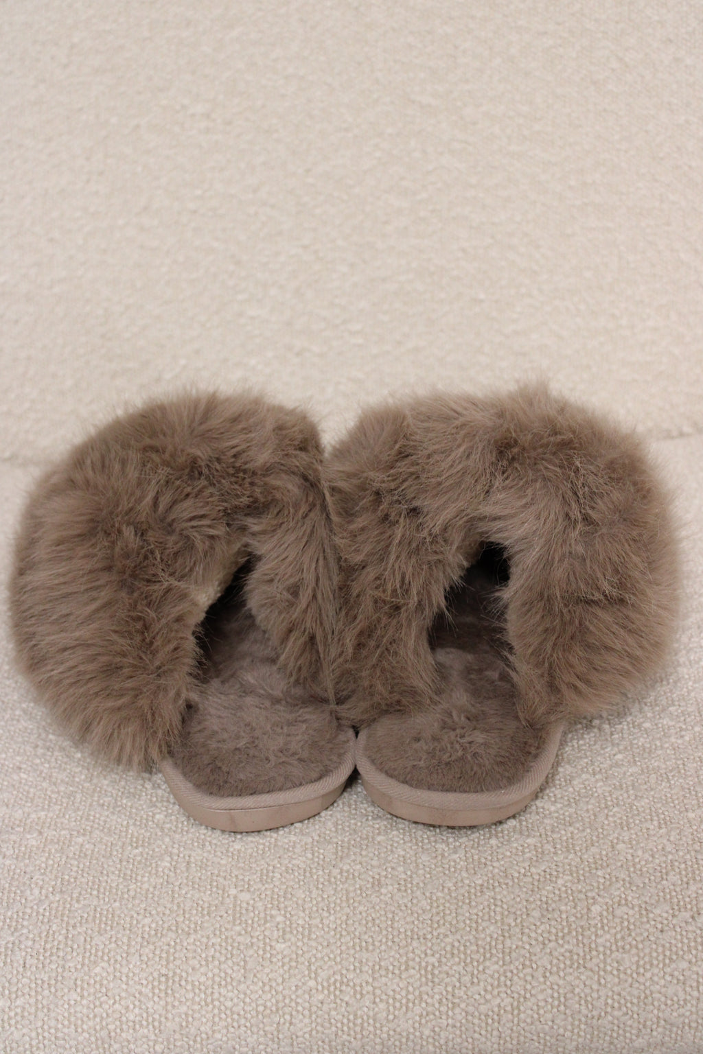 Round toe flat shoes